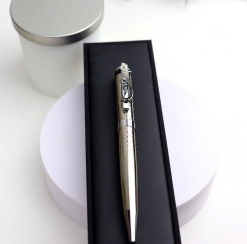 قلم بالاسم أنيق