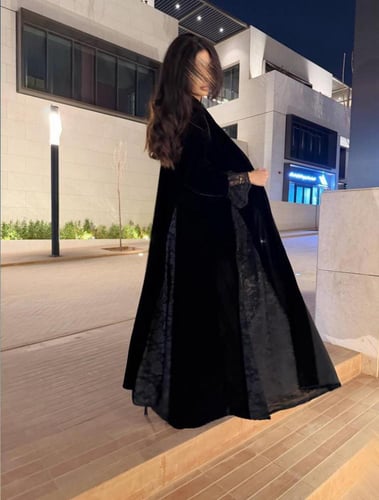 عباية مخمل الفخامة