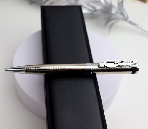 قلم بالاسم أنيق