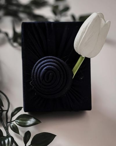 تغليف هدايا مخمل ( لون اسود )