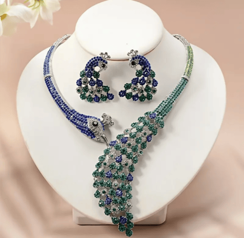 طقم الطاووس تصميم فريد من نوعه