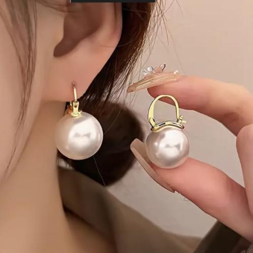 زوج من الأقراط الأنيقة لولو