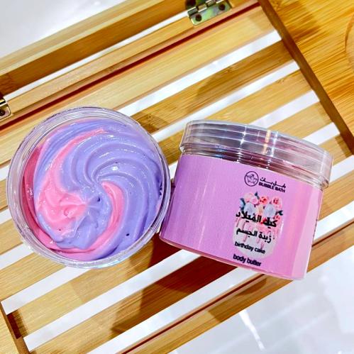 زبدة مخفوقة لترطيب الجسم برائحة الورد كيك الميلاد