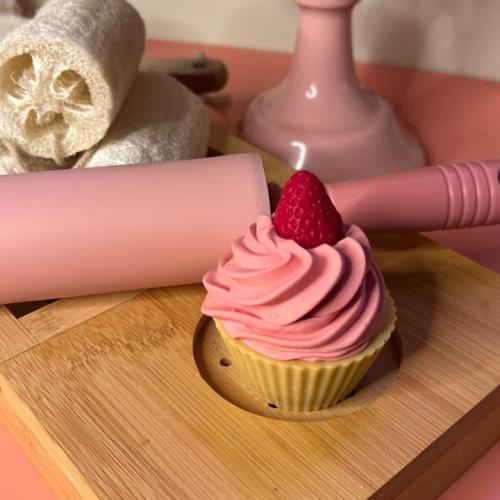 صابون كب كيك مرطب برائحة الفراولة المركزة (قطعة وا...