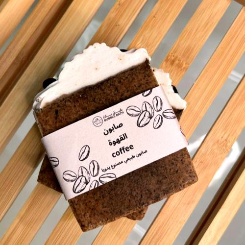 صابون طبيعي مقشر للبشرة بخلاصة حبيبات القهوة مع زي...