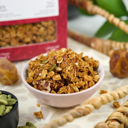 قرانولا التمر والهيل