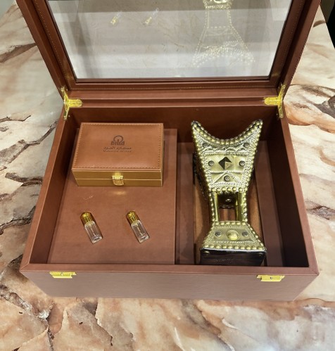 علبة فاخرة للاهداء جلد ( فارغه) يضاف لها مبخرة وعو...