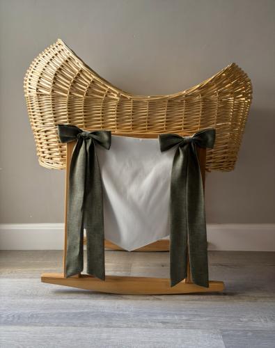 بانر السرير زيتي غامق