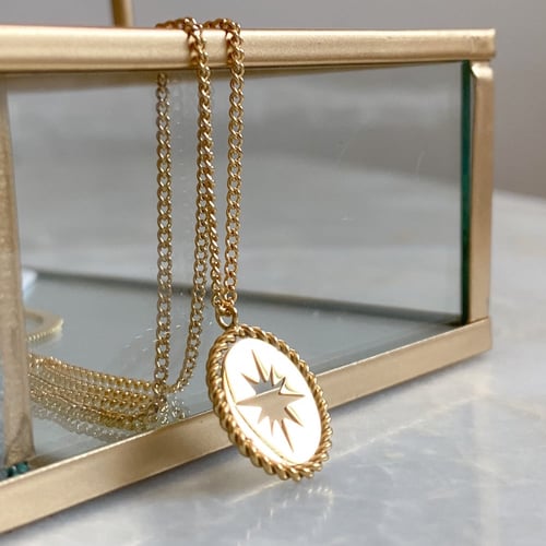 سلسلة ذهبية، من مجموعة باروك, من التيتانيوم المطلي...