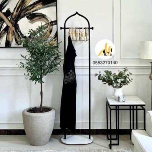 استاند عبايات رخام أسود