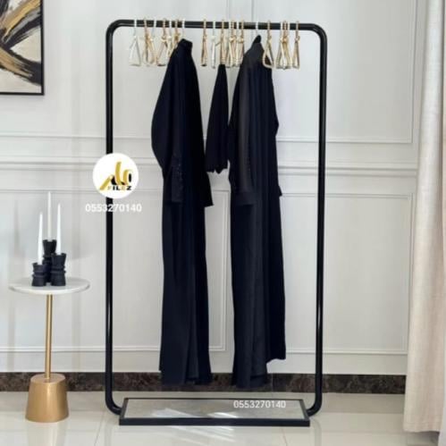 استاند عبايات، اللون أسود، الرخام بيج