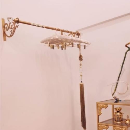 علاقه جدارية، اللون ذهبي