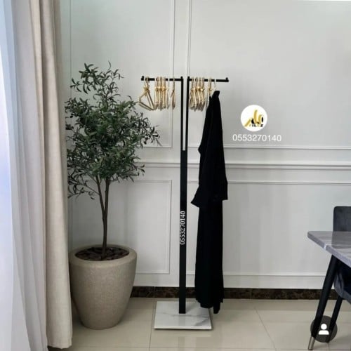 استاند عبايات رخام،، اللون أسود