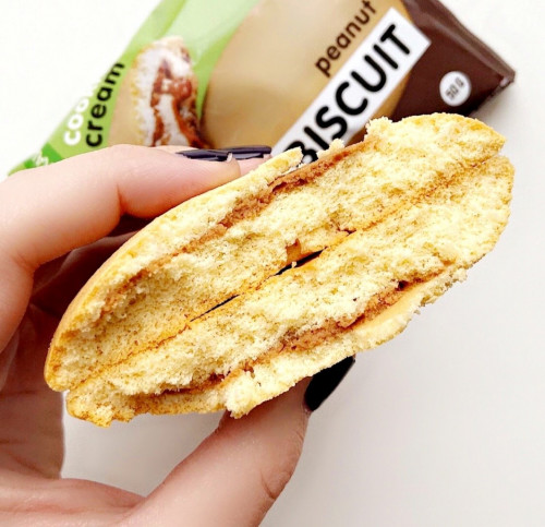 بسكويت شيكا لاب كوكيز محشي بكريمة فول السوداني منا...