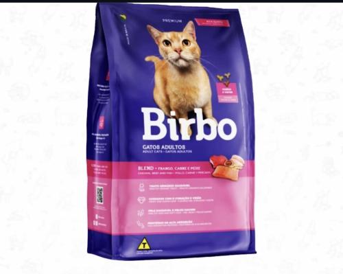 طعام القطط البالغه بالدجاج والسمك واللحم البقري