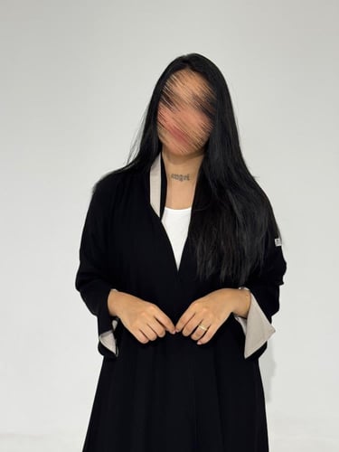 ملكي مع أكمام سواره بفتحة بيج