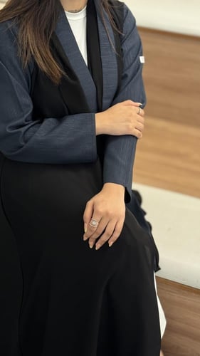 عباية بلاك بيري مع اكمام جاكار كحلي