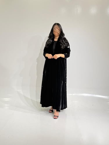 مخمل اسود مع تدخيلات مخمل منقط