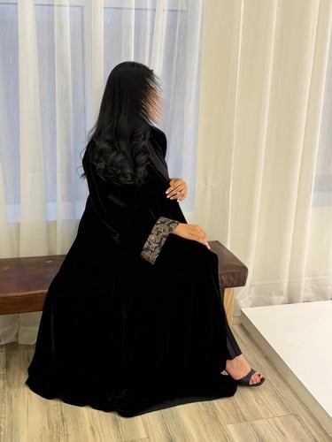 مخمل اسود مع أسواره جاكار بيج