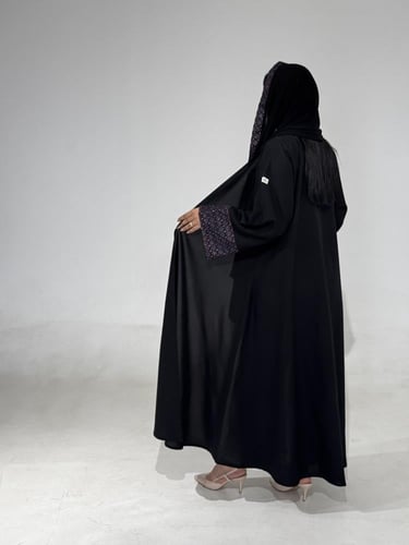 كتان مع أكمام ركامه بنفسجي