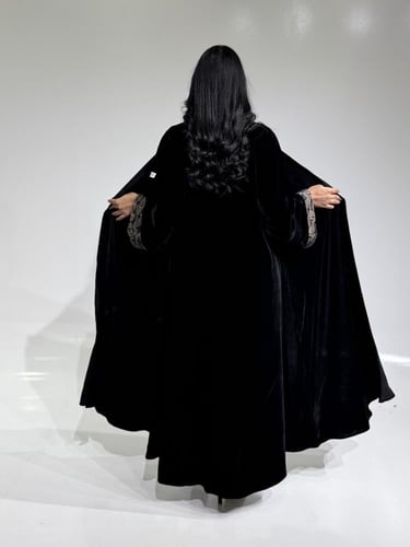 مخمل اسود مع أسواره جاكار بيج