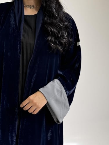 مخمل كحلي مع أسواره مبطنه