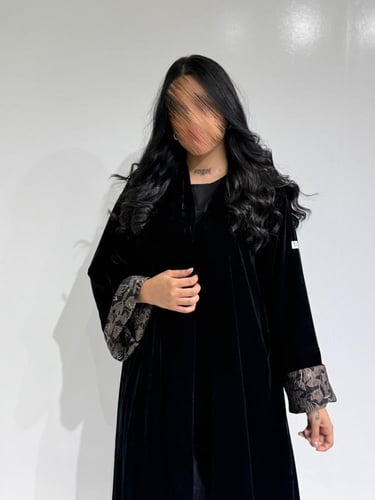 مخمل اسود مع أسواره جاكار بيج