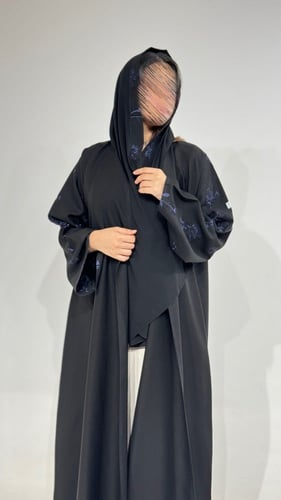 عباية كتان مع أكمام كتان مطرزة أزرق