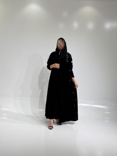 مخمل اسود مع تدخيلات مخمل منقط