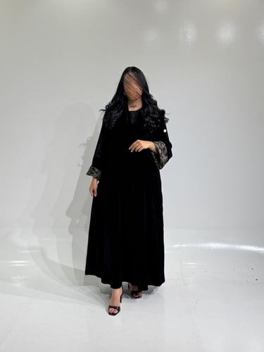 مخمل اسود مع أسواره جاكار بيج