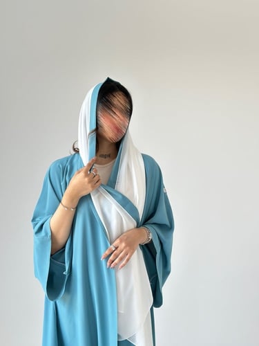 عباية حرير أكمام واسعة