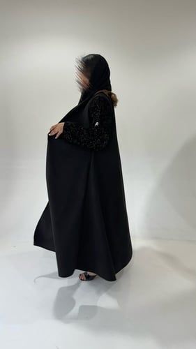 شامواه مع أكمام مخمل مطرزة