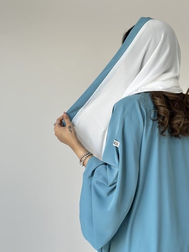 عباية حرير أكمام واسعة