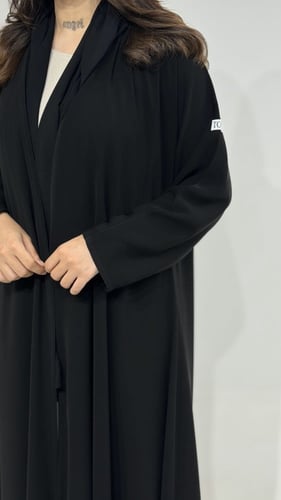 عباية ملكي أكمام ضيقة