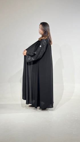 عباية ملكي مع أكمام كتان مشجر