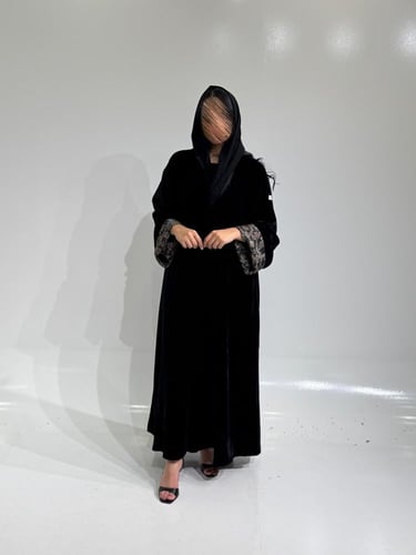 مخمل اسود مع أسواره جاكار بيج