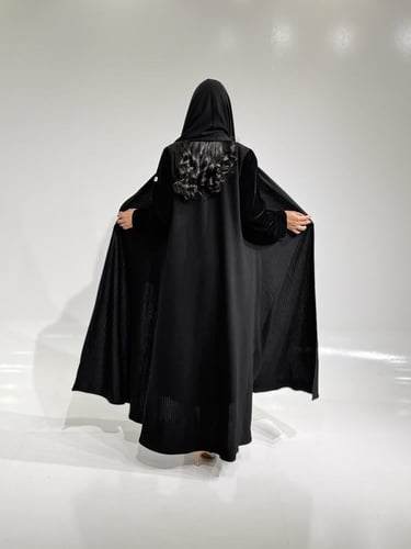 شاكيرا مع أكمام مخمل