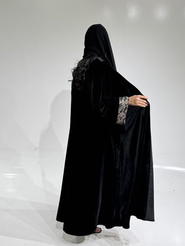 مخمل اسود مع أسواره جاكار بيج