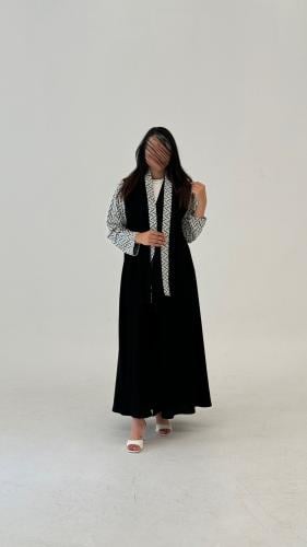 عباية ملكي مع اكمام جاكار أبيض