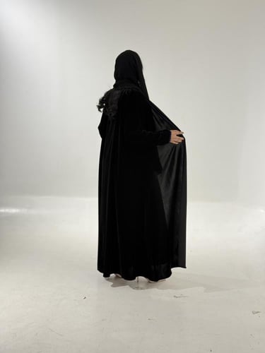 مخمل مع قيطان كحلي