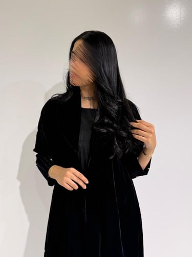 مخمل اسود مع تدخيلات مخمل منقط