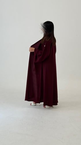 عبايه زوم عنابي اكمام واسعه