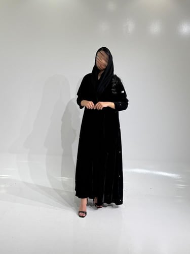 مخمل اسود مع تدخيلات مخمل منقط