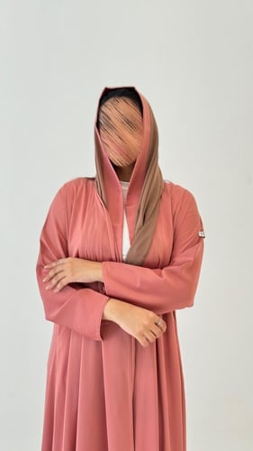 عباية تيك توك وردي أكمام ضيقه
