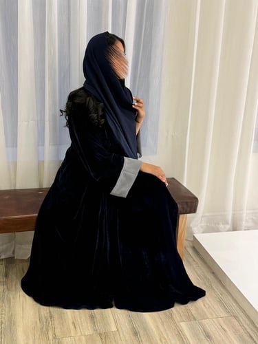 مخمل كحلي مع أسواره مبطنه