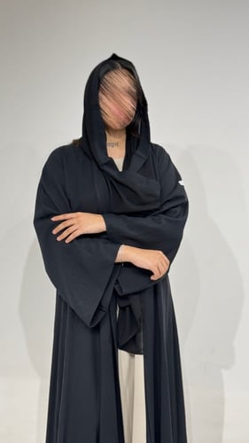 عباية كريب بحريني أسود أكمام واسعة