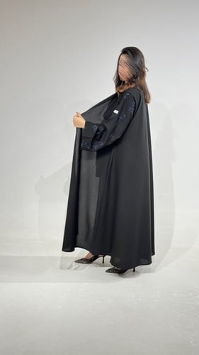 عباية كتان مع أكمام كتان مطرزة أزرق