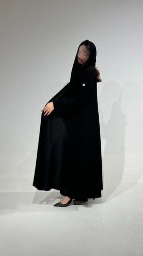 عباية ملكي أكمام ضيقة