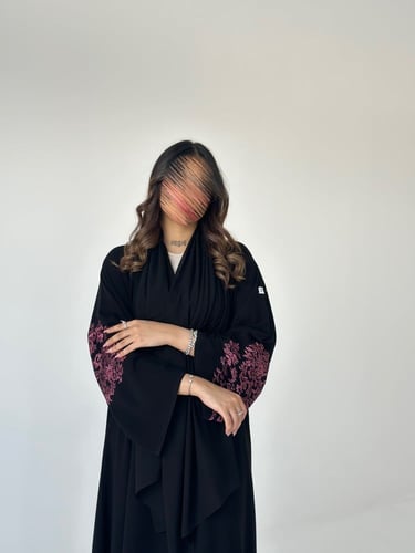 عباية ملكي مع ملكي مطرز وردي