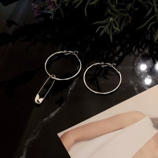 حلق دائري مع مشبك فضي | Silver hoop earrings with...